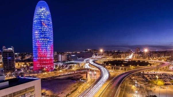 Symposium Luchten Zielig Agbar Tower Barcelona - What to see in Barcelona