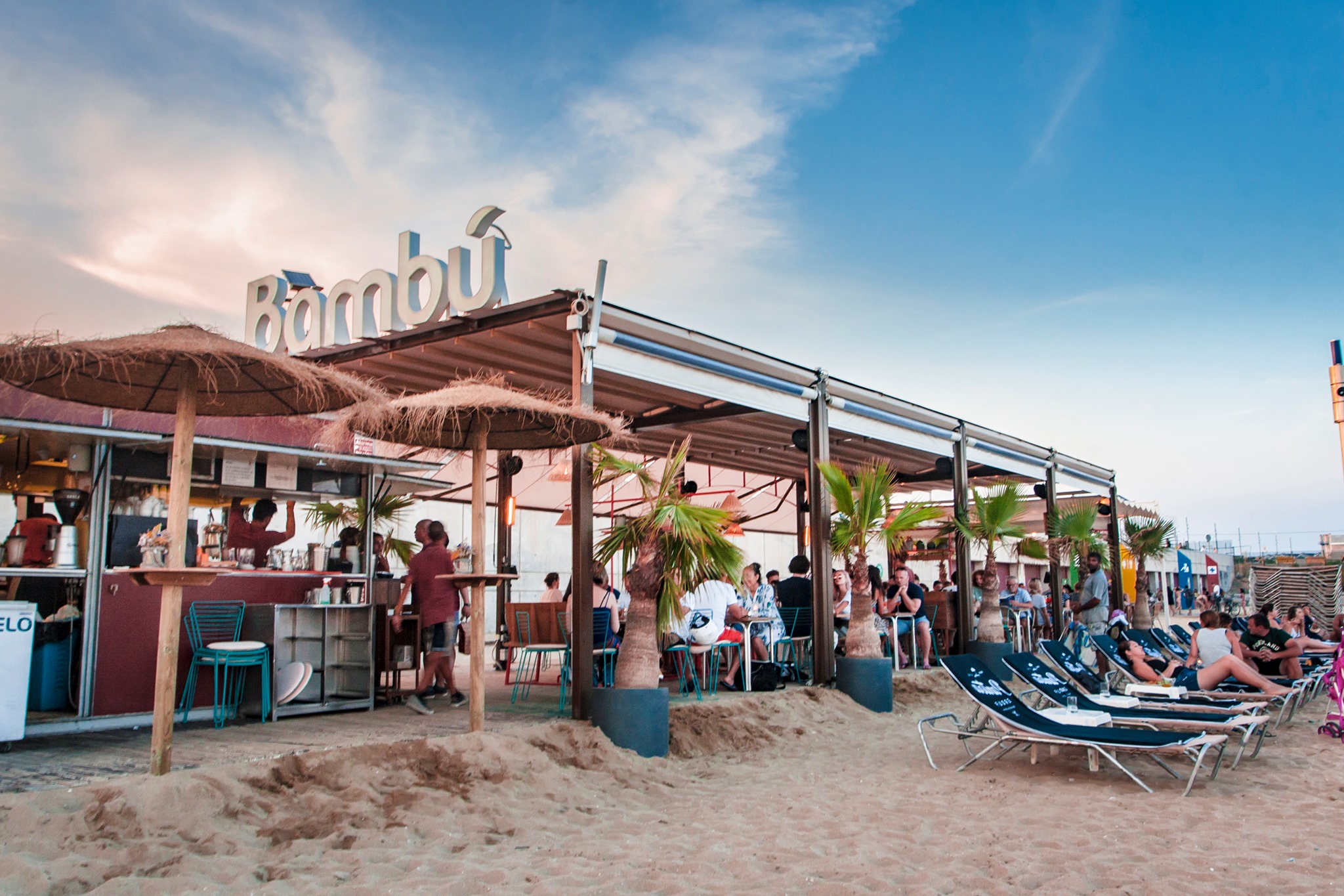 Beach clubs to relax & party in Barcelona! : Tips for holidays in Barcelona